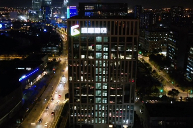 盛趣游戲樓頂發(fā)光字制作安