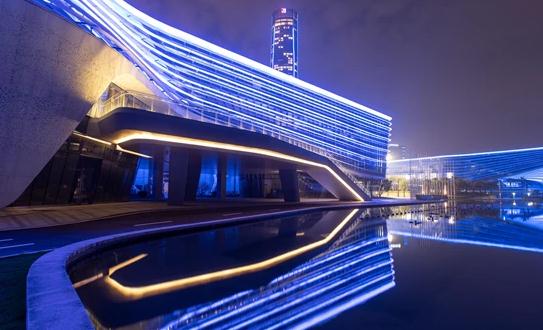 樓體亮化工程：點亮城市夜景的“夢幻”之旅