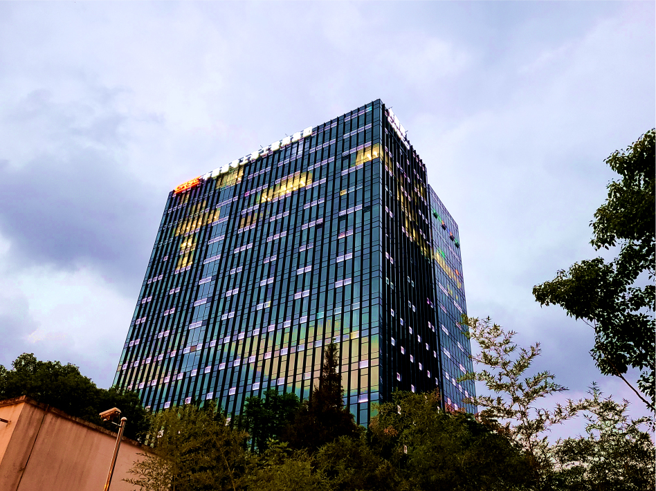 通號樓頂發(fā)光字安裝效果